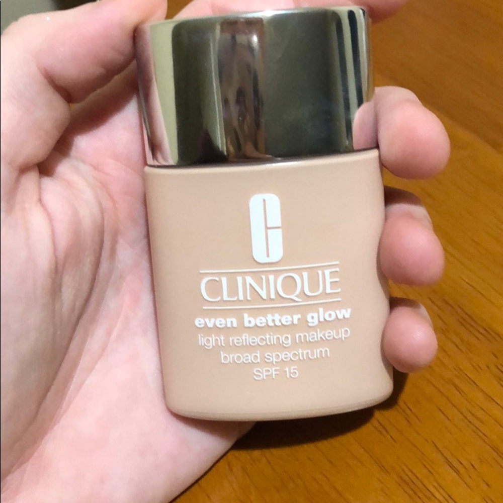 Clinique - Even Better Glow Foundation